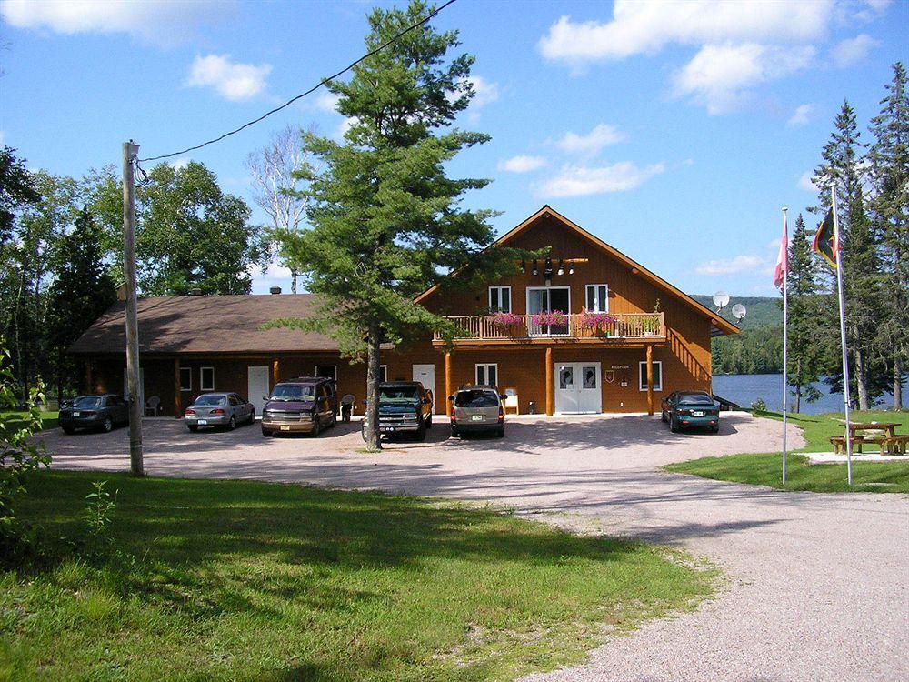 Motel Ours Bleu Lac-Saguay Bagian luar foto