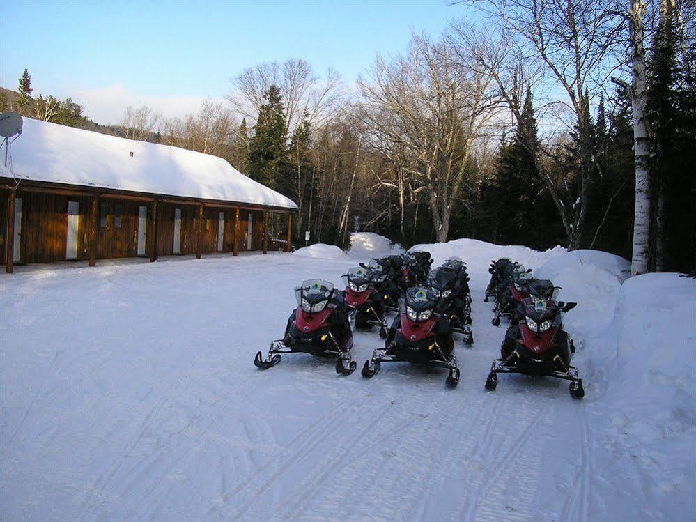 Motel Ours Bleu Lac-Saguay Bagian luar foto