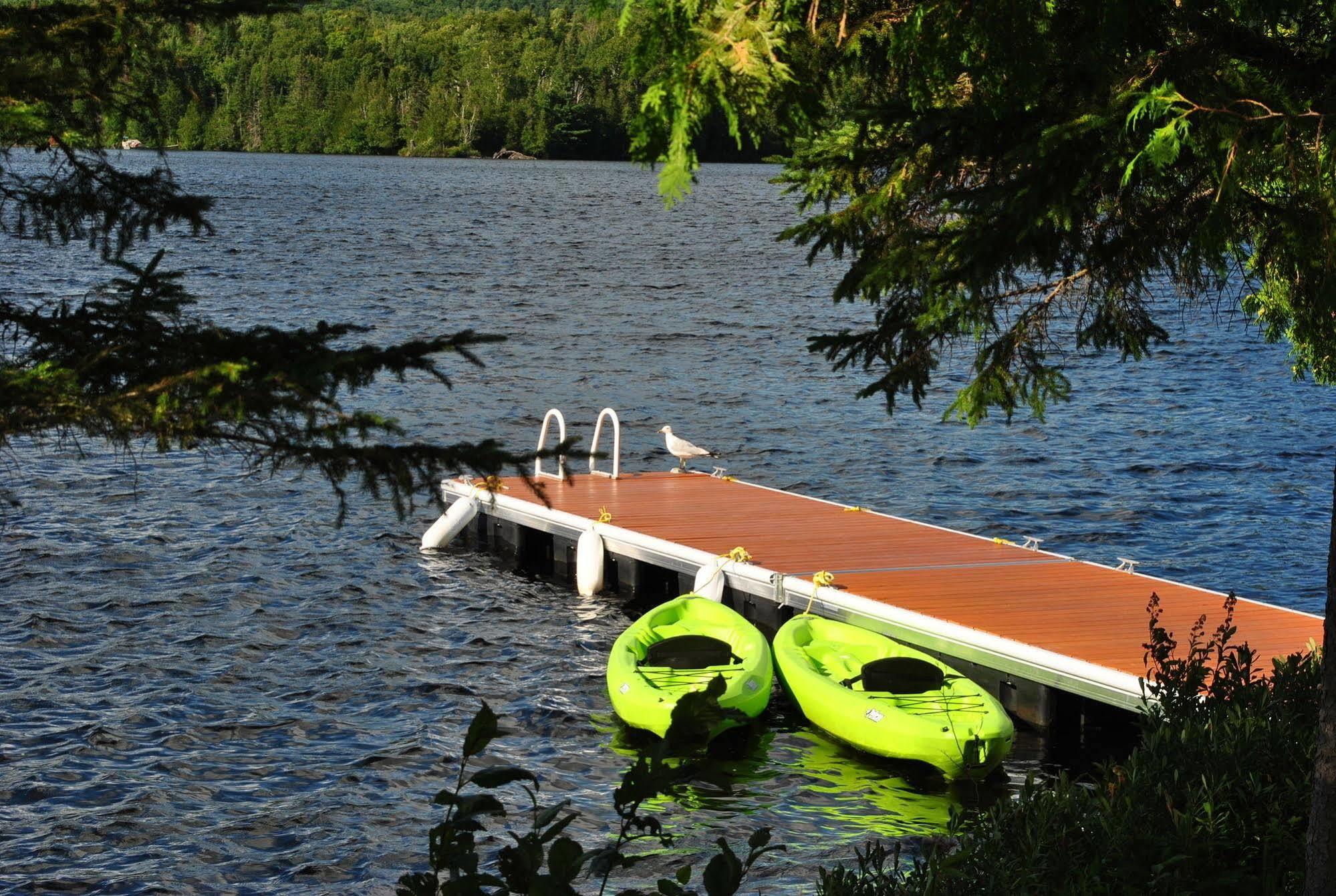 Motel Ours Bleu Lac-Saguay Bagian luar foto