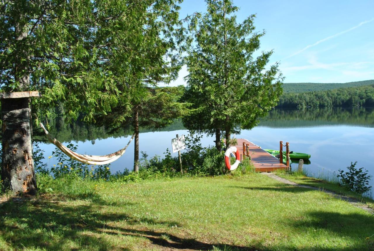 Motel Ours Bleu Lac-Saguay Bagian luar foto